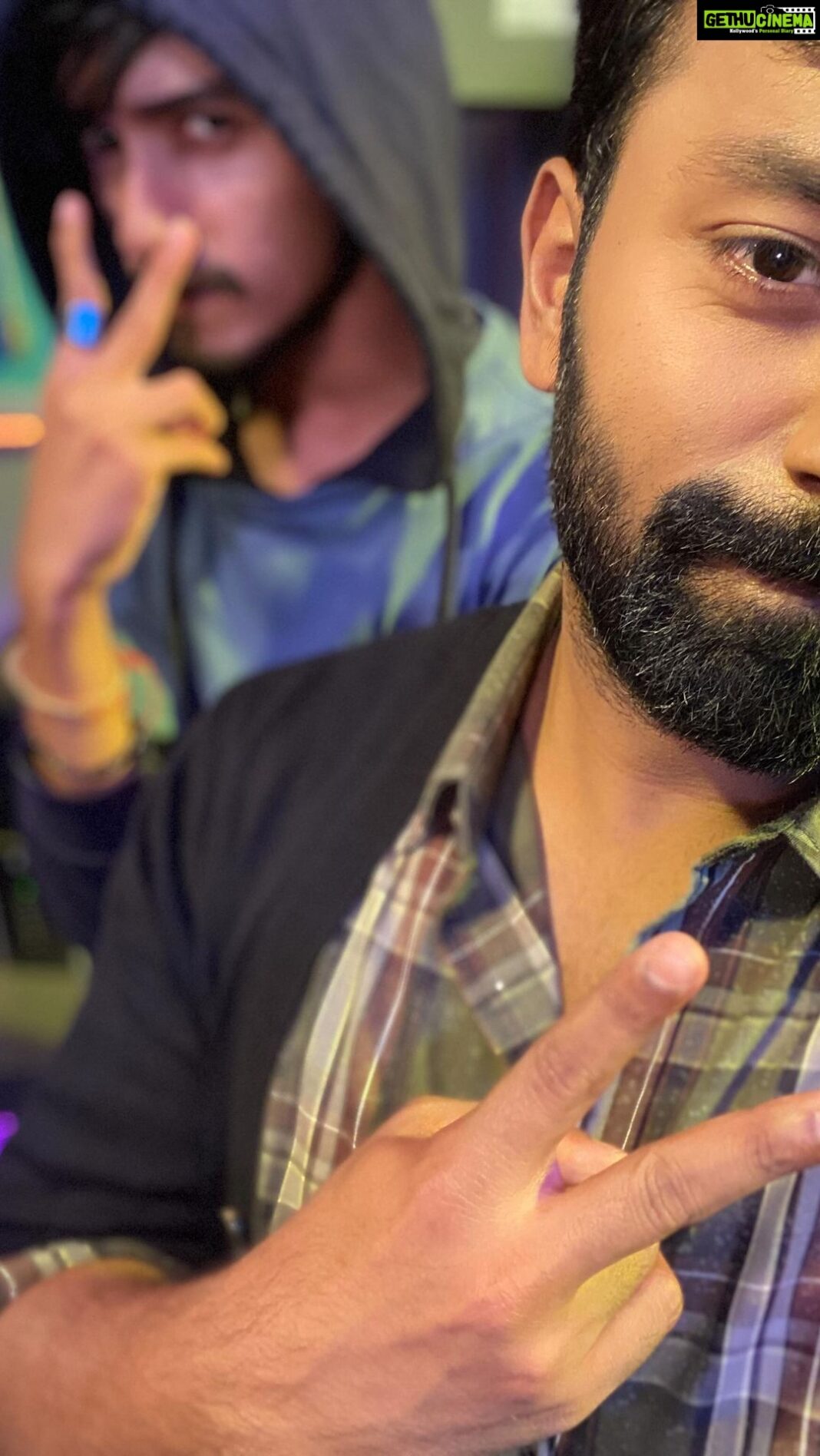 Shanthanu Bhagyaraj Instagram - With my #dancingrose @sakthii___ 🤪😂💜(lavender heart sakthi’s choice) #Pista #sakthi #shanthnu #insta #instagood #instagram #instadance #instadancer