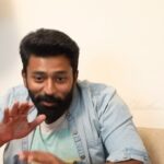 Shanthanu Bhagyaraj Instagram – Here’s the Final episode of 
#ThelivaOlaruvom 😍
“How to Annoy each other”

Thank u for the enormous support so far 🙏🏻💛 
Hope u enjoy this as well 
See u soon in another Season 🤩

(Channel link in bio)

⁣
.⁣
.⁣
.⁣
.⁣
.⁣
#applepodcast #applepodcasts #art #fashion #hiphop #inspiration #instagood #itunes #life #love #motivation #music #newpodcast #podcast #podcaster #podcasters #podcastersofinstagram #podcasthost #podcasting #podcastlife #podcastmovement #podcasts #podcastshow #radio #spotify #spotifypodcast