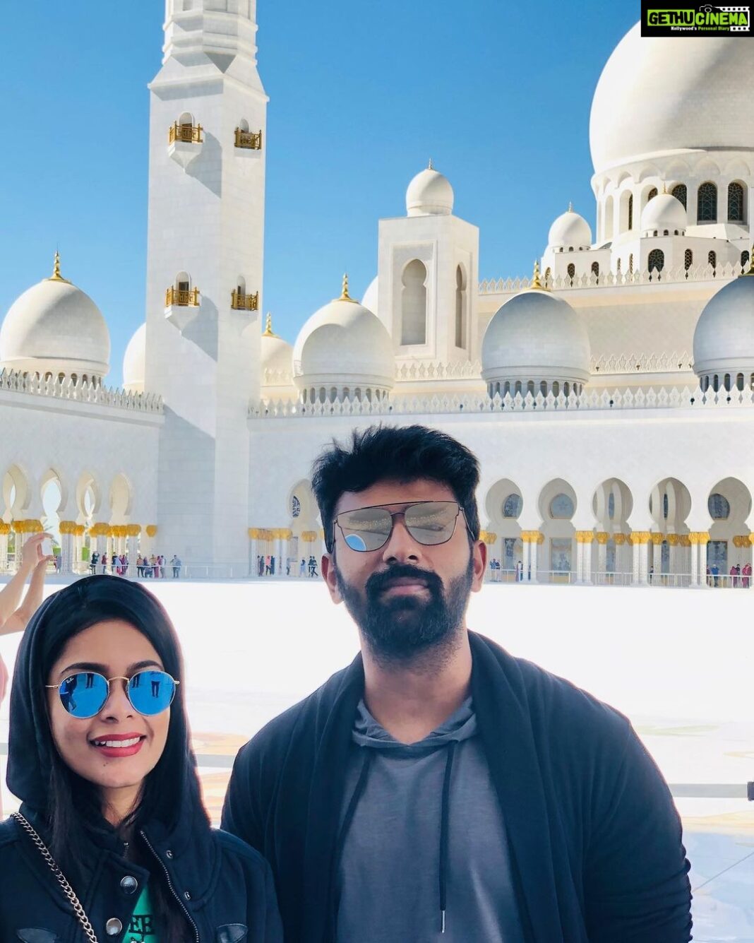Shanthanu Bhagyaraj Instagram - This #eid , stay home with your loved ones and celebrate 💛
நமது இஸ்லாம் நண்பர்கள், சகோதர சகோதரிகளுக்கு
எமது ஈகை பெருநாள்
நல்வாழ்த்துக்கள் #eidmubarak
Wishing all my dear friends, brothers and sisters #eidulfitr
#StayHome #StaySafe #StayHealthy #DOUBLEMASKUP
#Throwback #Dubai Sheikh Zayed Mosque Shanthanu Bhagyaraj Instagram - This #eid , stay home with your loved ones and celebrate 💛 நமது இஸ்லாம் நண்பர்கள், சகோதர சகோதரிகளுக்கு எமது ஈகை பெருநாள் நல்வாழ்த்துக்கள் #eidmubarak Wishing all my dear friends, brothers and sisters #eidulfitr #StayHome #StaySafe #StayHealthy #DOUBLEMASKUP #Throwback #Dubai Sheikh Zayed Mosque
