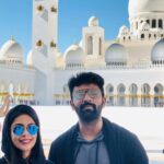 Shanthanu Bhagyaraj Instagram - This #eid , stay home with your loved ones and celebrate 💛 நமது இஸ்லாம் நண்பர்கள், சகோதர சகோதரிகளுக்கு எமது ஈகை பெருநாள் நல்வாழ்த்துக்கள் #eidmubarak Wishing all my dear friends, brothers and sisters #eidulfitr #StayHome #StaySafe #StayHealthy #DOUBLEMASKUP #Throwback #Dubai Sheikh Zayed Mosque