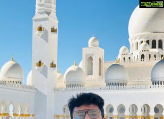 Shanthanu Bhagyaraj Instagram - This #eid , stay home with your loved ones and celebrate 💛 நமது இஸ்லாம் நண்பர்கள், சகோதர சகோதரிகளுக்கு எமது ஈகை பெருநாள் நல்வாழ்த்துக்கள் #eidmubarak Wishing all my dear friends, brothers and sisters #eidulfitr #StayHome #StaySafe #StayHealthy #DOUBLEMASKUP #Throwback #Dubai Sheikh Zayed Mosque