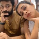 Shanthanu Bhagyaraj Instagram - Ipdi dhan naanga veetule 😅 Have you watched the latest bloopers from #EngaPoreDe making ? Watch now on #withloveshanthnukiki 😍 (Link in bio) @kikivijay11