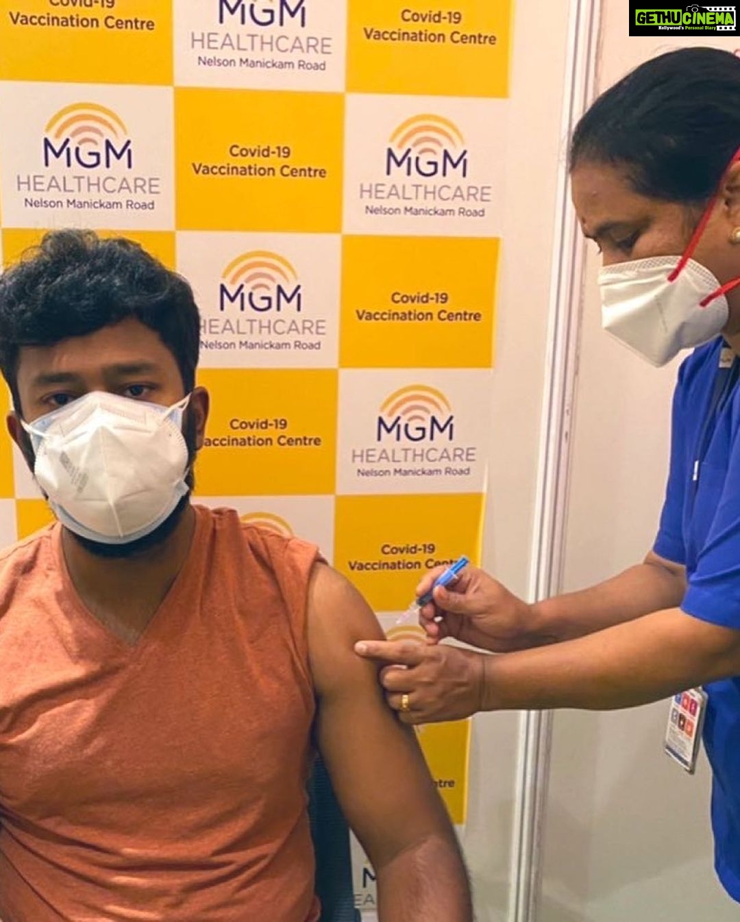 Shanthanu Bhagyaraj Instagram - #vaccination can protect u from d ‘Severity’ of #coronavirus 👍🏻 ‘உங்களைச் சுற்றியுள்ள அனைவரும் பாதுகாப்பாக இருக்கும் வரை உங்குளுக்கு பாதுகாப்பு இல்லை’!எனவே உங்களைச் சுற்றியுள்ள அனைவருக்கும் தடுப்பூசி போடுமாறு கேட்டுக்கொள்ளுங்கள் Get #vaccinated 🙏🏻 பொறுப்பை நோக்கி ஒரு படி 👍🏻#staysafe #vaccinationdone✔️ #vaccinatedandhappy #pandemic #vaccines #coronavirus #igottheshot #hopeforthefuture #vaccine #trustscience #corona #covid19vaccine #covid19 #vaccinated4humanity #learntherisk #healthylifestyle