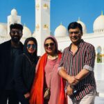 Shanthanu Bhagyaraj Instagram - This #eid , stay home with your loved ones and celebrate 💛 நமது இஸ்லாம் நண்பர்கள், சகோதர சகோதரிகளுக்கு எமது ஈகை பெருநாள் நல்வாழ்த்துக்கள் #eidmubarak Wishing all my dear friends, brothers and sisters #eidulfitr #StayHome #StaySafe #StayHealthy #DOUBLEMASKUP #Throwback #Dubai Sheikh Zayed Mosque