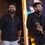 Shanthanu Bhagyaraj Instagram – Lights on 🎉 while presenting the best actor award to my dearest #Sathaaru 
Always happy for my dearest @kalidas_jayaram for the amount of effort and hard work he put in for #Thangam
 #PaavaKadhaigal 💛 He deserves this and many more😍
#JFWawards @jfwdigital