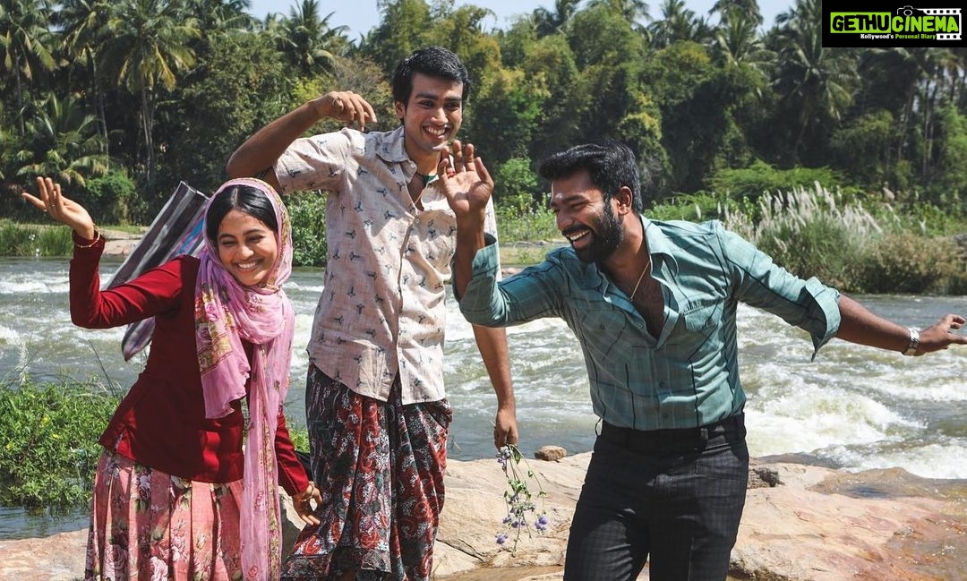 Shanthanu Bhagyaraj Instagram - More images from #PaavaKadhaigal Releasing 18th December @NetflixIndia #SudhaKongara @kalidas_jayaram @bhavanisre