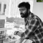 Shanthanu Bhagyaraj Instagram – Sunday Vibes 🖤🤍
Gear shift from chips to kottam🤩
Working Week ahead… 
Chill before the Drill😍

PC: none other than @kikivijay11 🤪😍
Location : @somersetchennai Somerset Greenways Chennai