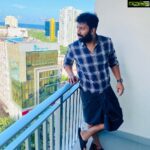 Shanthanu Bhagyaraj Instagram – Sunday Vibes 🖤🤍
Gear shift from chips to kottam🤩
Working Week ahead… 
Chill before the Drill😍

PC: none other than @kikivijay11 🤪😍
Location : @somersetchennai Somerset Greenways Chennai