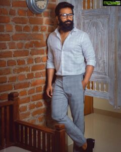 Shanthanu Bhagyaraj Instagram - ‪Every person we meet in life is fighting some battle we may or may not know nothing about ...‬ ‪So let’s be Kind 💛 Always ‬ ‪#SpreadLove #spreadpositivevibes ‬ ‪PC : @atitan.studio ‬ ‪Location courtesy: @bnbboutique_chennai design hub by @bricksnbeams ‬