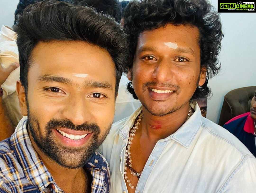 Shanthanu Bhagyaraj Instagram - #Master Thank you Dir #Lokesh & direction team for this wonderful memory 💛 thank you #Vijayanna #XavierBritto sir #LalitSevenScr sir & @jagadishbliss darling for this opportunity 💛🙏🏻 இனி வரும் காலம் .. வசந்த காலம் 💛 Coming soon to U Makkaley...💛💪🏻