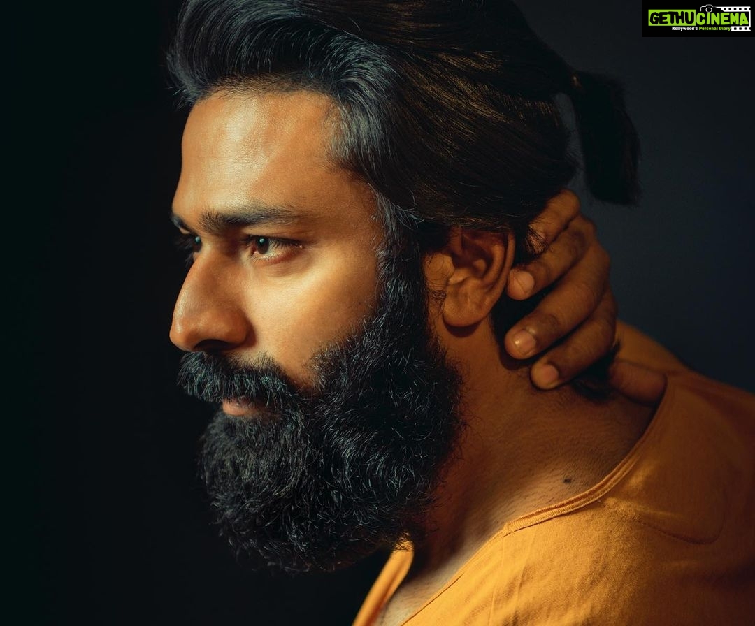 Shanthanu Bhagyaraj Instagram - Rule #1 When you are in silence, let others think your losing ! You may be tired , physically & emotionally drained .. but u have to go thru the worst to get the best🔥 PC : @atitan.studio 🔥