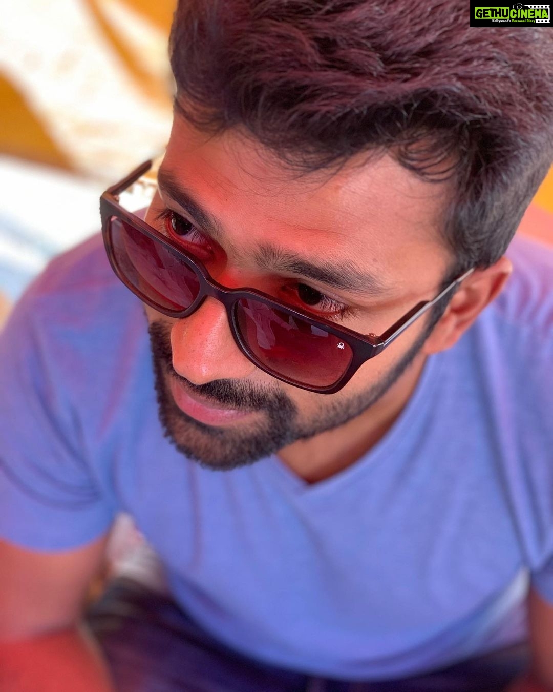 Shanthanu Bhagyaraj Instagram - Photography skills 😅 PC : @malavikamohanan_ Shimoga, Karnataka