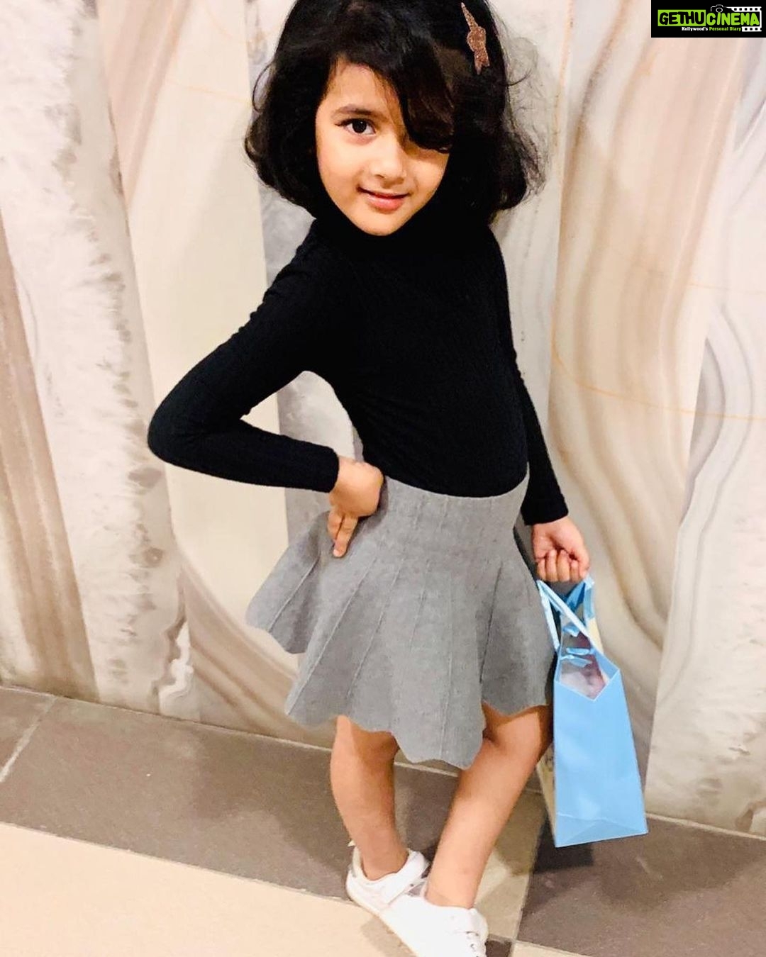 Shanthanu Bhagyaraj Instagram - Happy bday little angel 😇💛 #Dia @mahu3784 @nishkrish @kikivijay11 @jayanthirkv