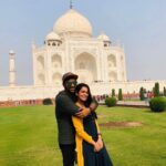 Shanthanu Bhagyaraj Instagram – Orrey the lovaangies 😍😋Agra #TajMahal with @kikivijay11 💛 Tajmahal