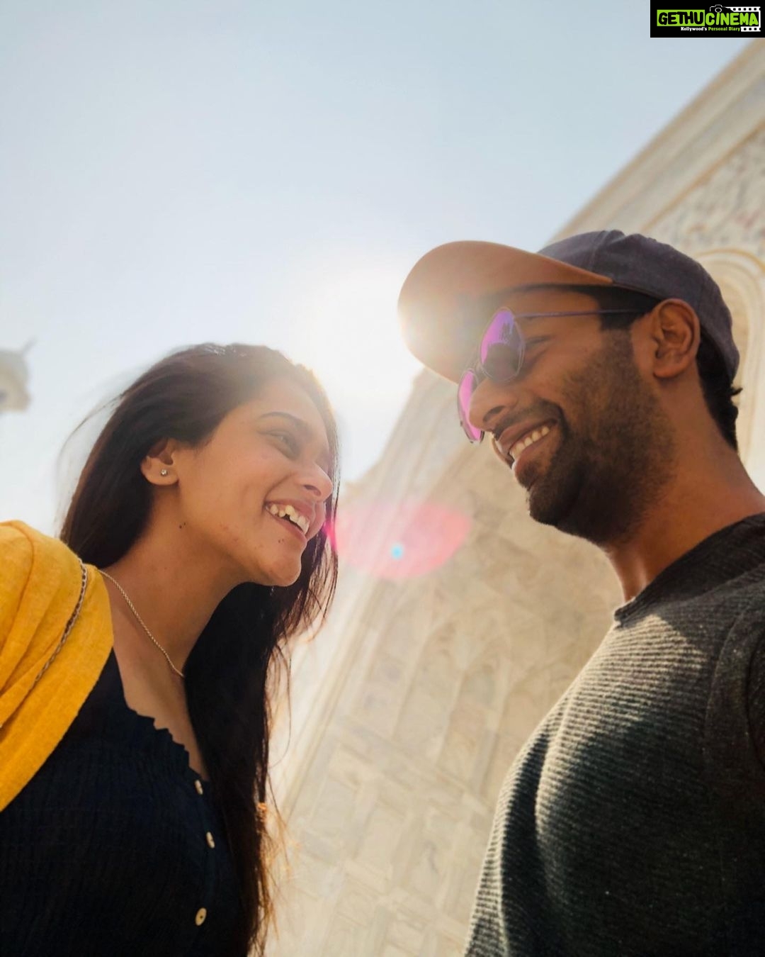 Shanthanu Bhagyaraj Instagram - With my singappal azhagi 🤪 A memorable trip to #tajmahal #agra with @kikivijay11 💛 #AgraDiaries #TajMahalDiares #traveldiaries Taj Mahal
