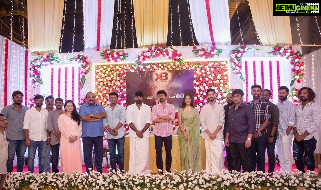 Shanthanu Bhagyaraj Instagram - Wid all ur love&blessings💛 #Thalapathy64 இன்று ஆரம்பம் Picture says it all🤩So glad to be part of dis Rock solid Project🔥 With #Vijayanna , @actorvijaysethupathi bro, @anirudhofficial bro #DirLokesh @malavikamohanan_ @jagadishbliss 💛😊