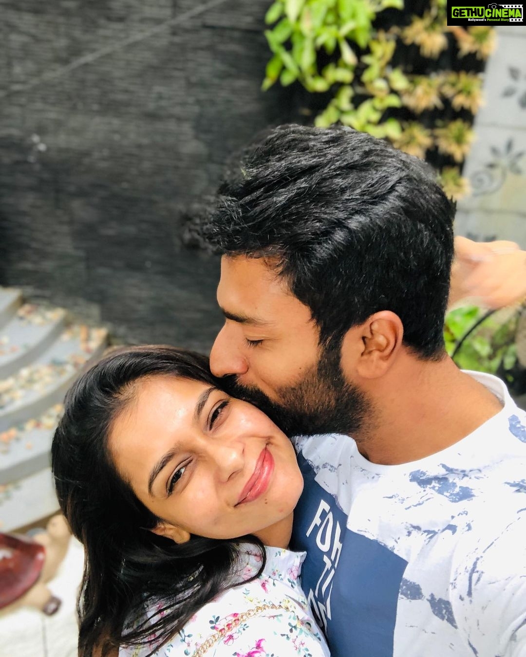 Shanthanu Bhagyaraj Instagram - Marry your good friend .. Adhu oru feeling nanba💛the best part is when u have your little quarrels and when u make up after it 😁💛 Celebrating our 4th year 💛😊 @kikivijay11