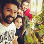Shanthanu Bhagyaraj Instagram - An evening well spent with your loved ones 💛 @kikivijay11 @mahu3784 @ritchiedamian Fika Chennai