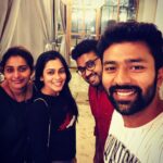 Shanthanu Bhagyaraj Instagram - An evening well spent with your loved ones 💛 @kikivijay11 @mahu3784 @ritchiedamian Fika Chennai