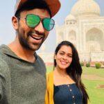 Shanthanu Bhagyaraj Instagram – Orrey the lovaangies 😍😋Agra #TajMahal with @kikivijay11 💛 Tajmahal