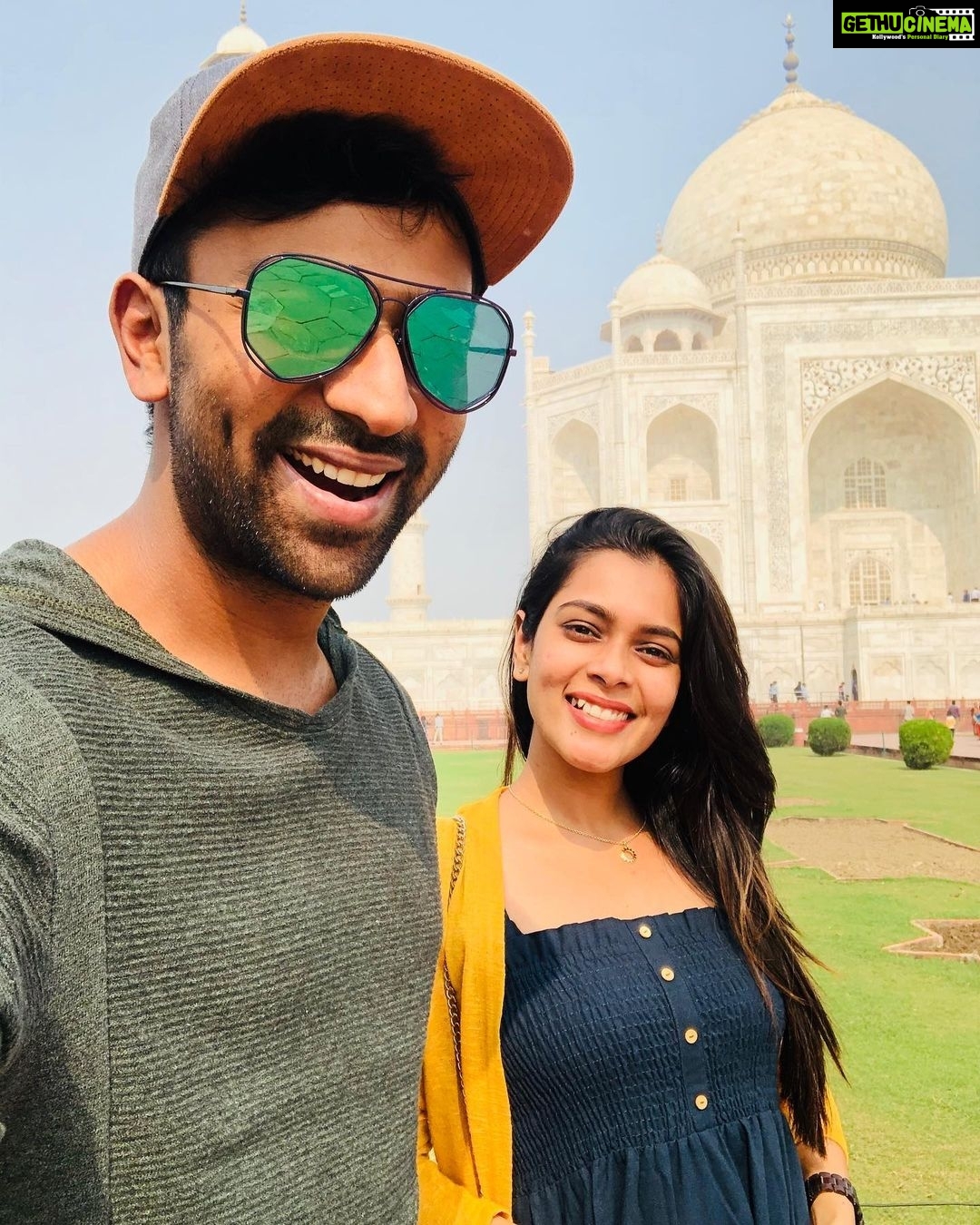 Shanthanu Bhagyaraj Instagram - Orrey the lovaangies ππAgra #TajMahal with @kikivijay11 π Tajmahal