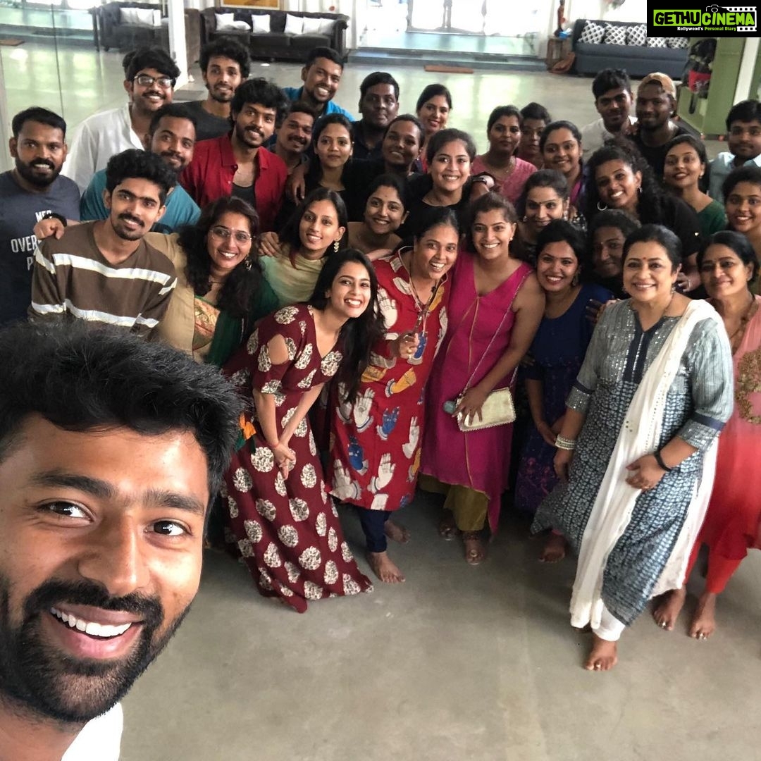 Shanthanu Bhagyaraj Instagram - Happy Vijayadashami 💛 Thank you @varusarathkumar for being a part of #kikisdancestudio 💛😊