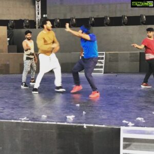 Shanthanu Bhagyaraj Instagram - An urge to learn dance startd at d age of 8 bcz of dis miracle of a dancer..aftr 23yrs dancing alongside him #Prabhudeva master tnk u fr makin dis dream come true #mathrubhumilivewidlegends Comin soon💛waitin to shake legs wid @actorvijay na nxt😍 @nikkigalrani #sridhar #prasad #hari