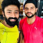Shanthanu Bhagyaraj Instagram – Look who I bumped into ! @sureshraina3 himself 💛 #FanBoyMoment 💛 #WelcomeBackCSK #CSK #IPL2018 #ChennaiSuperKings #MenInYellow #WhistlePodu