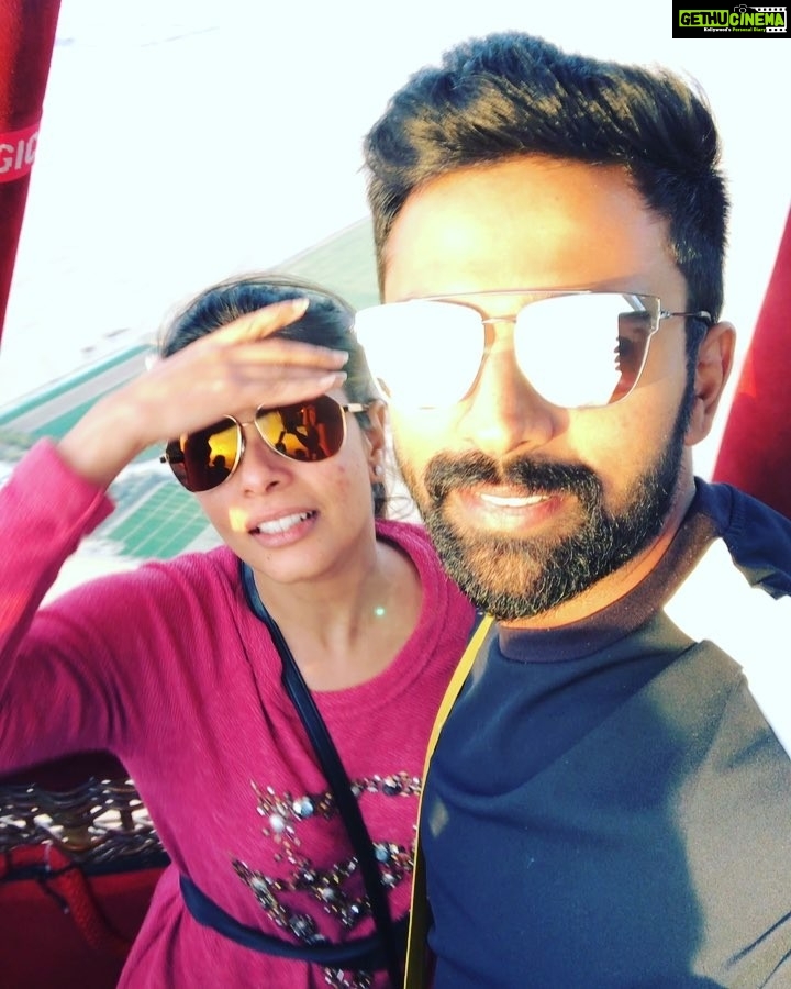 Shanthanu Bhagyaraj Instagram - As high as we cud get 💛❤️ happy Valentines Day all ❤️💛 And to all those singles out there ..... Cupid is on its way 😁 Dubai, United Arab Emirates