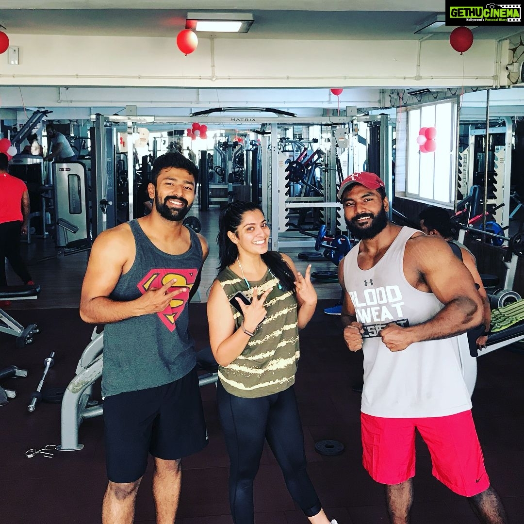 Shanthanu Bhagyaraj Instagram - Good posing comes after a good workout ðĪŠðĪŠ (jussss a silly reason) ðð Finally back on the field ðð Killing it with my new training partner @varusarathkumar & my trainer @sandeep_deep ð