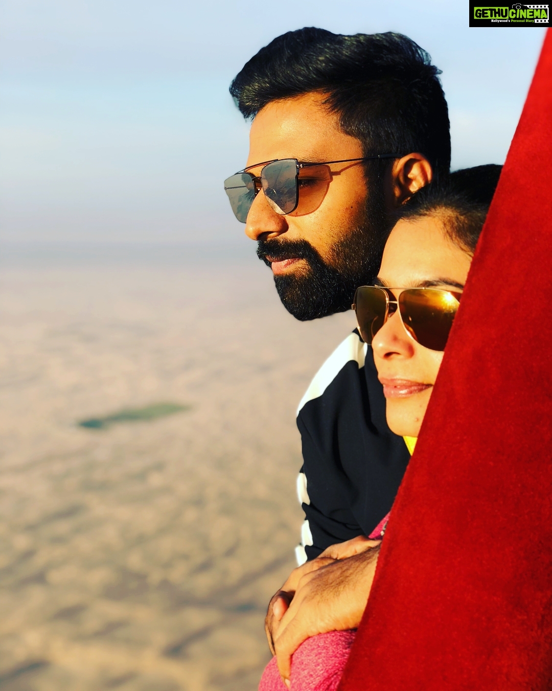 Shanthanu Bhagyaraj Instagram - @kikivijay11 ❤️💛😊 Hot Air Balloon Dubai