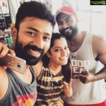Shanthanu Bhagyaraj Instagram - Good posing comes after a good workout 🤪🤪 (jussss a silly reason) 😂😂 Finally back on the field 💛😊 Killing it with my new training partner @varusarathkumar & my trainer @sandeep_deep 👌