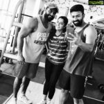 Shanthanu Bhagyaraj Instagram - Good posing comes after a good workout 🤪🤪 (jussss a silly reason) 😂😂 Finally back on the field 💛😊 Killing it with my new training partner @varusarathkumar & my trainer @sandeep_deep 👌