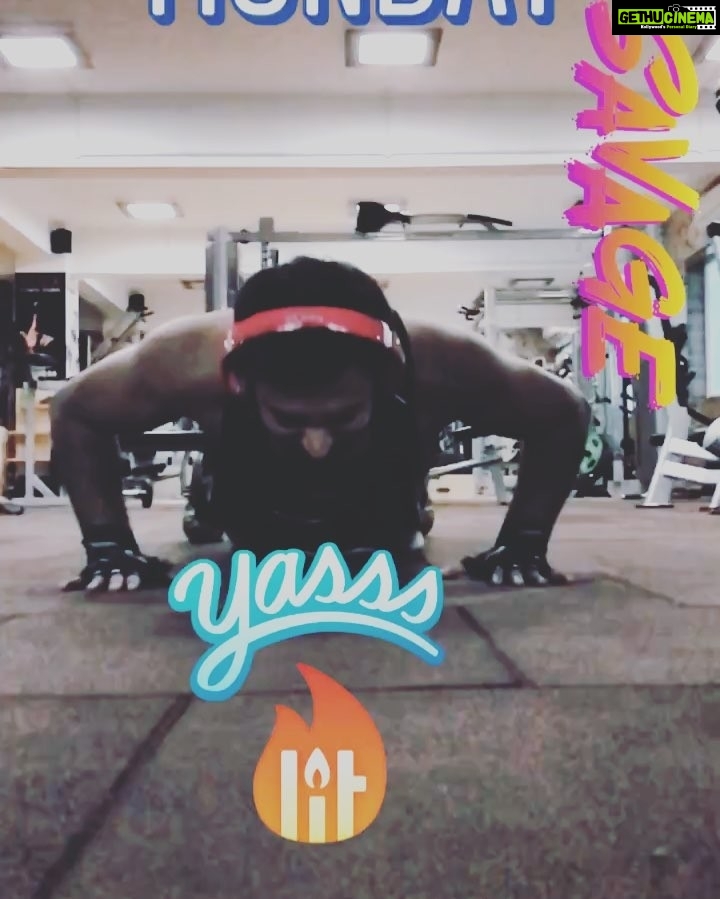 Shanthanu Bhagyaraj Instagram - When u canβt get enuf on a Gloomy Rainy Lazy Monday Morning πͺπ»ππ #workoutmotivation #workout #fitness #fitnessjourney #goals #goalseeker #setyoursoulonfire #setyourmind