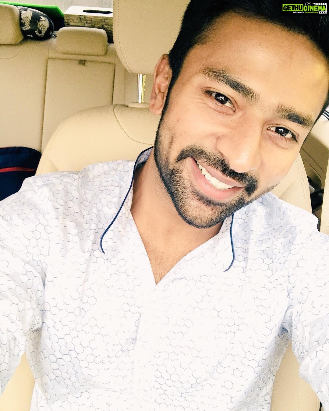 Shanthanu Bhagyaraj Instagram - Random Click 😊 Feels fresh without the beard 😊😁 Getting back from Saveeta College 💛 tnx for the love guys 😘😘😘