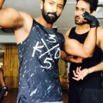 Shanthanu Bhagyaraj Instagram - The "Y BrO" moment 🤓 when u clik before they can pose 😂🤷🏻‍♂️😂 @amitash12 Looking forward to a Killer Week ahead 💪🏻😁