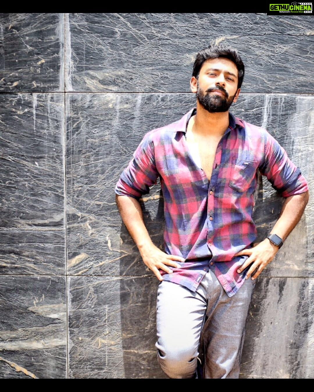 Shanthanu Bhagyaraj Instagram - #IgnoooreNegativity 👍🏻 #RemainSilent 👍🏻 #BeDetermined 👍🏻 #BePatient 👍🏻 We are here for A #Reason 😊 #BeMersal 😉 photographed by : @stevenaj14