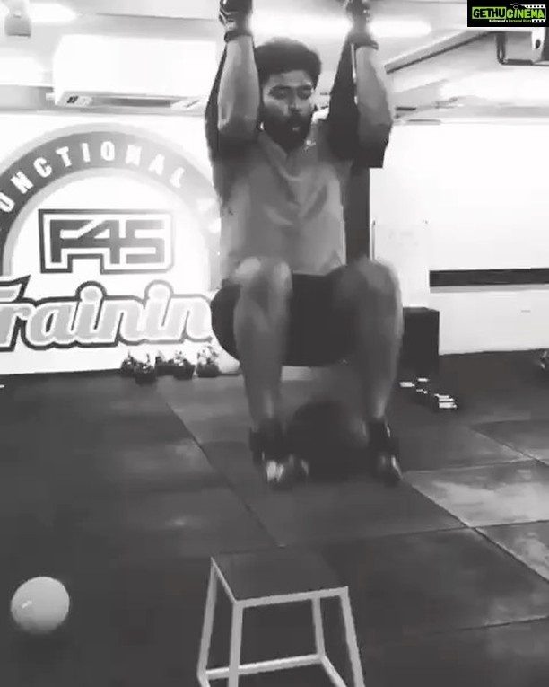Shanthanu Bhagyaraj Instagram - #flexthoseabs #burncalories #AngryBirdsTuesday #workout #fitness #workoutmotivation #fitnessmotivation #journey wid @f45training_nungambakkam ππ»βΊοΈππ» @deeptiakki @adith_unofficially #teamtraining #teamgoals only at #F45 F45 Training Nungambakkam - Basement