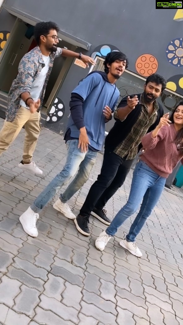 Shanthanu Bhagyaraj Instagram - #Gundumalli with the new lover boy in town @sakthii___ 🤩😍😅 Fun on sets with @jananihere_ & @theabishekkumar 🎉🤩