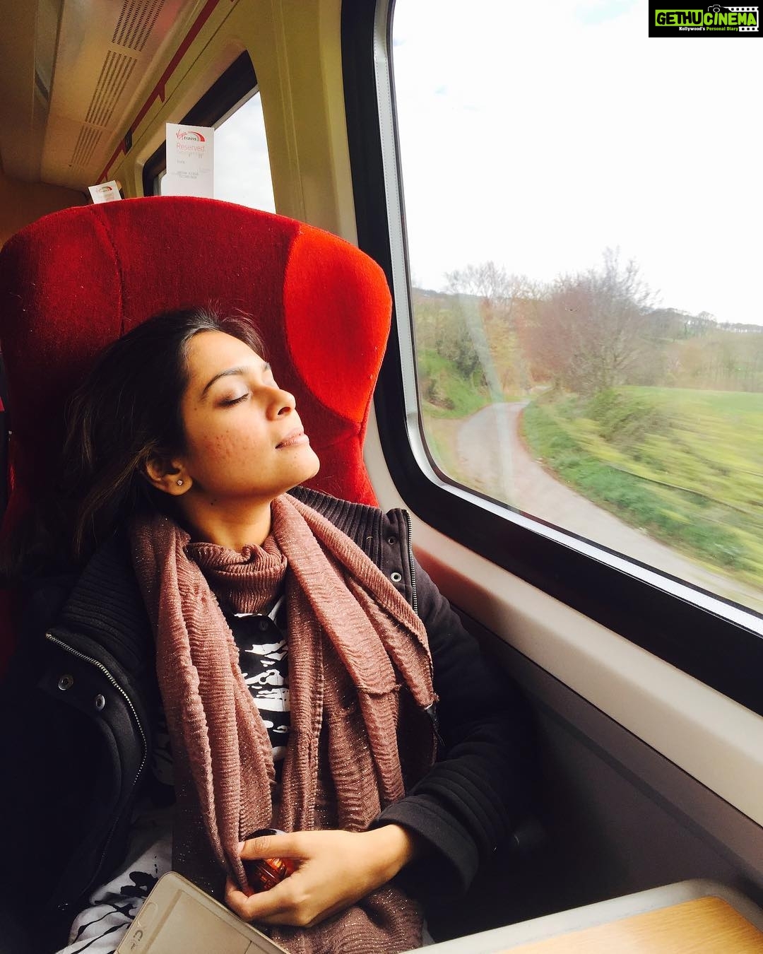 Shanthanu Bhagyaraj Instagram - My wife @kikivijay11 jus got SunKissed 😂😂😂😂 she's been longing for the sun to come out and the weathers pretty stubborn sticking to 5degrees at Edinburgh UK 🇬🇧😂😂😂