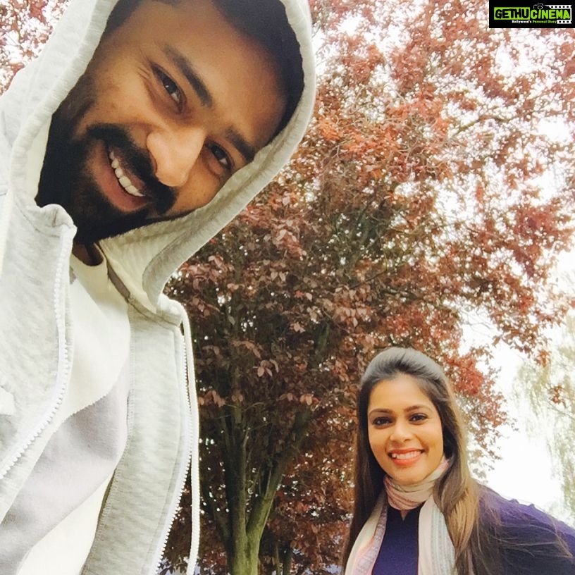 Shanthanu Bhagyaraj Instagram - London π My better half is at her best when she's "ShoPping" ππ and immmmm jus chilling enjoying the weather πΊπ€£ππ #Workation Mode on πͺπ»βΊοΈπ¬π§ Oxford Street