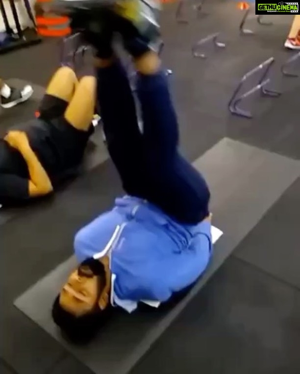 Shanthanu Bhagyaraj Instagram - #fitnessisfun #F45FUNctional The "Pelvic Thrust" Andhra "ishtyleeee" πthis is how much fun it is while working out @f45training_nungambakkam @f45_training ππ FYI ... - im working out and not dancing ππππ»ππ»ππ @deeptiakki @adithofficial