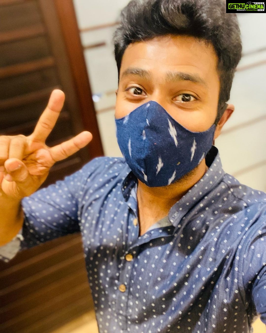 Shanthanu Bhagyaraj Instagram - Special vettiver masks from @poornimas_store 😷😍 Get your customised & favourite colours matched 🔥😍 Order now from @poornimas_store 😊😊