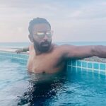 Shanthanu Bhagyaraj Instagram - Feeling ‘FINtastic’ 😍😜 Some #arabickuthu vibes in #kandima waters shot by @kikivijay11 #halamathihabibo #beast #beastmode #instagood #instagram #insta #instareels #instareelsindia❤️