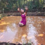 Shanvi Srivastava Instagram - mud-masking anyone ? . . . Therapeutic Clay Mudd procured from the Vineyards of Nasik regularly mixed with Rock Salt is great both for the skin and is equally fun. This process is to create a Salty Mud Pit which is essential for Butterflies in nature. The effects of mud are refreshing, invigorating, and vitalising alongside a cooling effect to the body. It dilutes and absorbs the toxic substances of body and ultimately eliminates them from body. Relaxes the muscles, improves blood circulation and helps to regulate the metabolism. stay rooted❤️ @bigredtent #shere . #shanvisrivastava #shanvisri #camping #mudmask