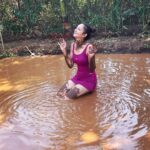 Shanvi Srivastava Instagram - mud-masking anyone ? . . . Therapeutic Clay Mudd procured from the Vineyards of Nasik regularly mixed with Rock Salt is great both for the skin and is equally fun. This process is to create a Salty Mud Pit which is essential for Butterflies in nature. The effects of mud are refreshing, invigorating, and vitalising alongside a cooling effect to the body. It dilutes and absorbs the toxic substances of body and ultimately eliminates them from body. Relaxes the muscles, improves blood circulation and helps to regulate the metabolism. stay rooted❤️ @bigredtent #shere . #shanvisrivastava #shanvisri #camping #mudmask