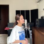 Shazahn Padamsee Instagram – So grateful for all the birthday wishes from all of you! Sending love all the way back to you guys with this cover of Dua Lipa’s ‘Levitating’ Enjoy! 🎂💙🎶