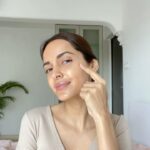 Shazahn Padamsee Instagram - Healthy skin is the only skin goal that I like to aim for. And that’s why I love @juicy_chemistry for their natural skincare range! ✨ Personally for me, choosing the right products for my skin and layering them in the correct way is super important! I’ve applied Bulgarian Rose Water, Saffron & Red Raspberry Facial Oil, Prickly Pear Chia and Tamanu Roll On and Blood Orange and Rosehip Lip Balm. These products are vegan, GMO free and are excellent for keeping my skin radiant & clear! 🤍 #HealthySkinIsIn #HappySkin #Sustainable #JuicyChemistry #ad
