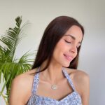 Shazahn Padamsee Instagram - Totally crushing over these minimal gold plated neck pieces from @klissaa_ ✨ Their brand new evil eye collection is out now & it’s gorg! 🧡🧿 #Klissaa #Minimal #BabesOfKlissaa #IWearKlissaa #ad