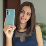 Shazahn Padamsee Instagram - Getting my Glow on with the brand new #OppoReno6Pro5G The most beautiful phone of the season! 🌈✨